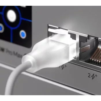 UBIQUITI UACC-Cable-Patch-EL-1M-W hálózati patch kábel — Cat6, 1 m, 2,5 GbE, PoE++ (4PPoE), áttetsző, RJ-45 dugó–dugó