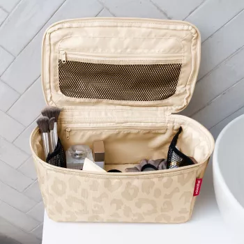 Reisenthel Beauty Case Leo Vanilla FF1043 - kozmetikai táska 4L újrahasznosított poliészter