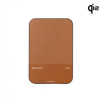 Native Union (Re)Classic Qi2 power bank - mágneses power bank 5000 mAh, MagSafe és Qi2 kompatibilis, USB-C–USB-C kábel 15 cm mellékelve (Tan)