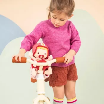 Lilliputiens Lena baba kerékpárülésben nyugtató kendővel és sisakkal 18m+