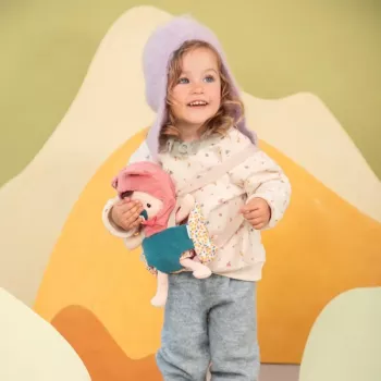 Lilliputiens Jeanne baba hordozóban kalappal 18m+