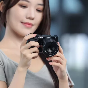 Ulanzi 27mm f/2.8 autofókusz fix gyújtótávolságú objektív Sony E-mount APS-C kamerákhoz (F169)