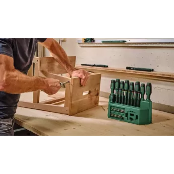 BOSCH vegyes csavarhúzó készlet 39 darabos állvánnyal, zöld/fekete