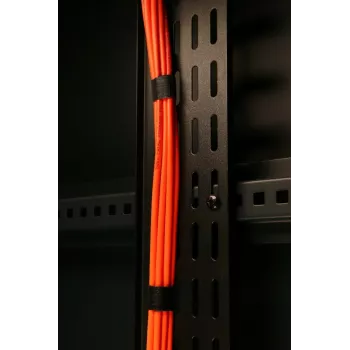 DS-IT vertikális kábelmenedzsment panel 37U 30 cm széles fekete acél