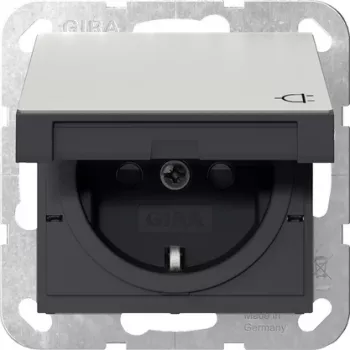 Gira SCHUKO csatlakozóaljzat billenőfedéllel és shutterrel, nemesacél, 1-es, süllyesztett, 16 A, 250 V 4414600