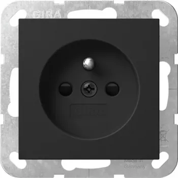 Gira 4485005 SCHUKO csatlakozóaljzat védőérintkezővel és beépített shutterrel, System 55, tisztafehér