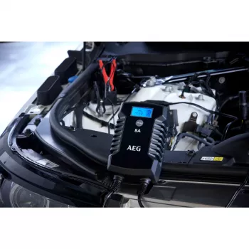 AEG LD8 10618 autóakkumulátor-töltő 12V/24V 8A/4A automatikus