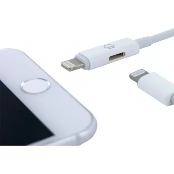 CYOO 2 az 1-ben Lightning töltő- és audióadapterkábel – fehér