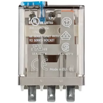 Finder 62.33.9.220.4300 dugaszolható teljesítményrelé 220 V DC 16 A 3PDT
