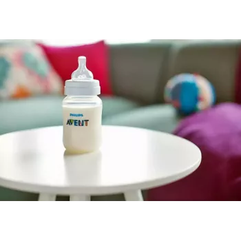 Philips Avent Anti-colic bébiüveg szilikon cumi, közepes átfolyás, 3M+, 2 darabos csomag