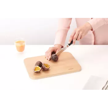 Brabantia közepes vágódeszka tömör bükkfából