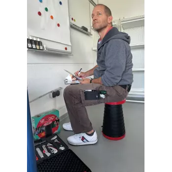 WEDO SITTOGO NXT teleszkópos hokedli, műanyag, piros, 10 fokozatú forgatható magasságállítás, 150 kg terhelés 212 4202
