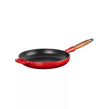 LE CREUSET öntöttvas serpenyő fanyéllel 28 cm piros
